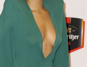 Rihanna robe sexy zoom