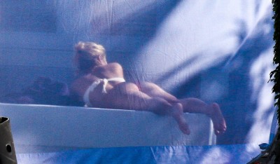 20120110-shakira-bikini-9