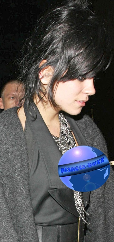 lily-allen-nip-slip-caché