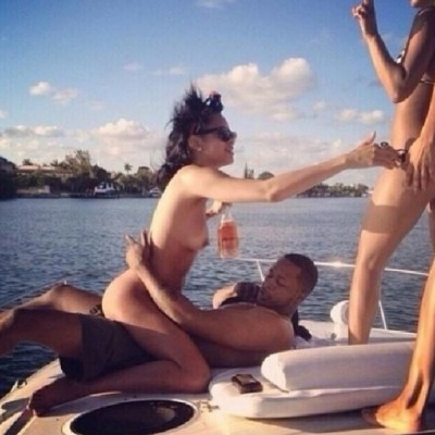 rihanna-nue-sur-young-chris