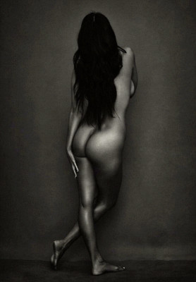 20151220-kourtney-kardashian-ass
